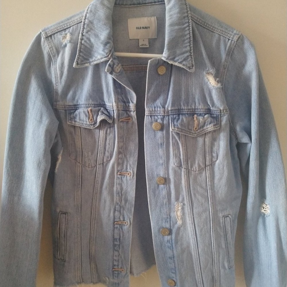 Old Navy Women's Jean Jacket Fray Bottom Size Small Long Sleeve distressed light